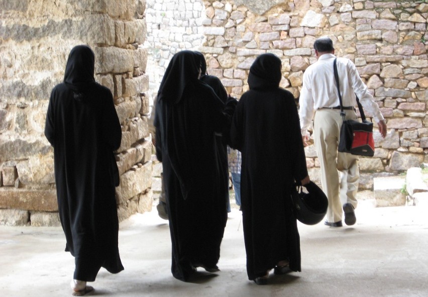 burqa-clad-women-in-hyderabad.jpg burqa-clad-women-in-hyderabad.jpg